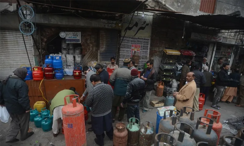 Gas Crisis in Karachi Makes Lives of People Miserable